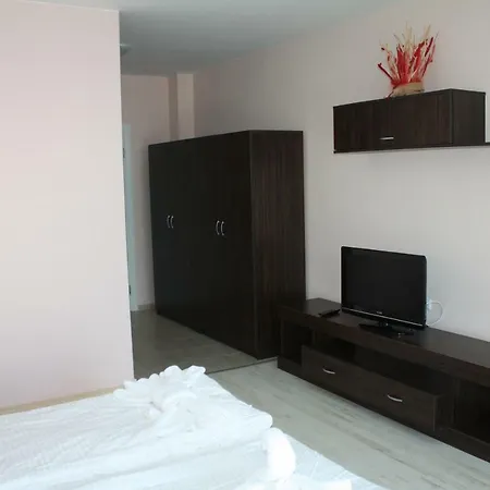 Апартамент Spacious 2bedroom Слънчев бряг