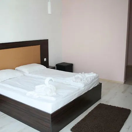 Spacious 2bedroom Апартамент *